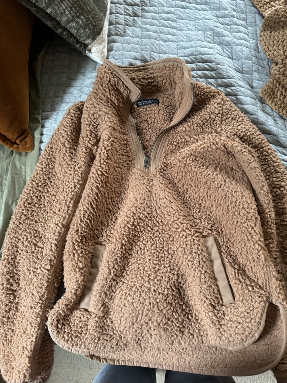 Abercrombie & Fitch womens Tan Sherpa Zip-Up Pullover xs